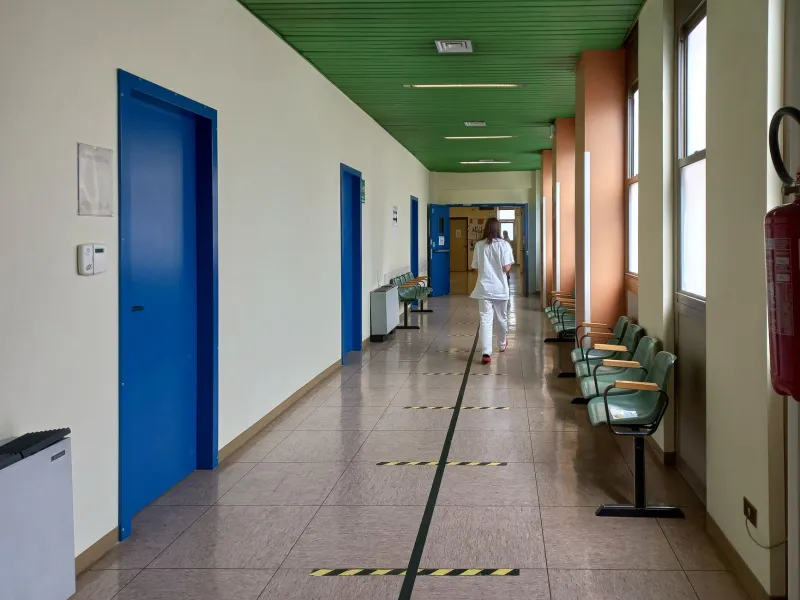 Codice rosso nel Sebino: una notte nei presìdi sanitari che la Regione chiama "efficienza"