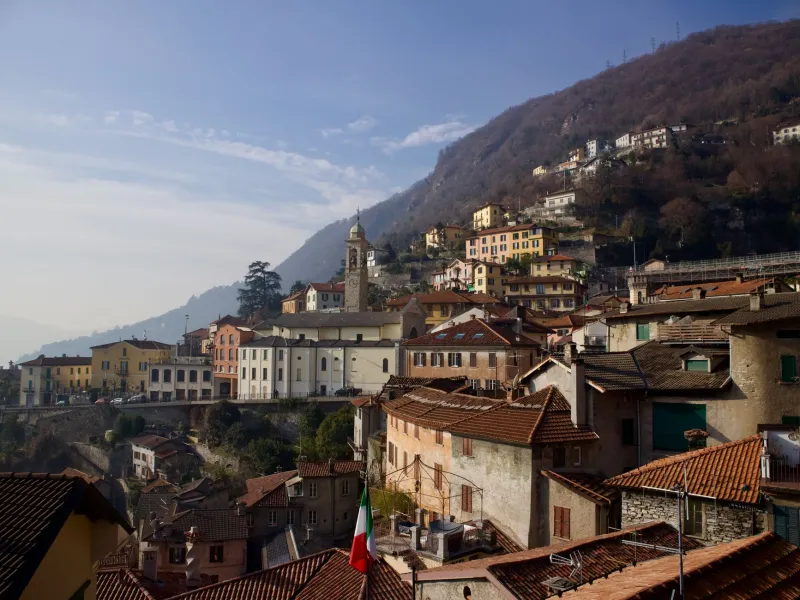 Fondi regionali e geografia del privilegio: Monza, Lecco e Como ai margini del bilancio lombardo